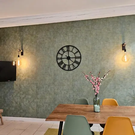 Prázdninový dům Agreable Avec Terrasse Saint-Victoret